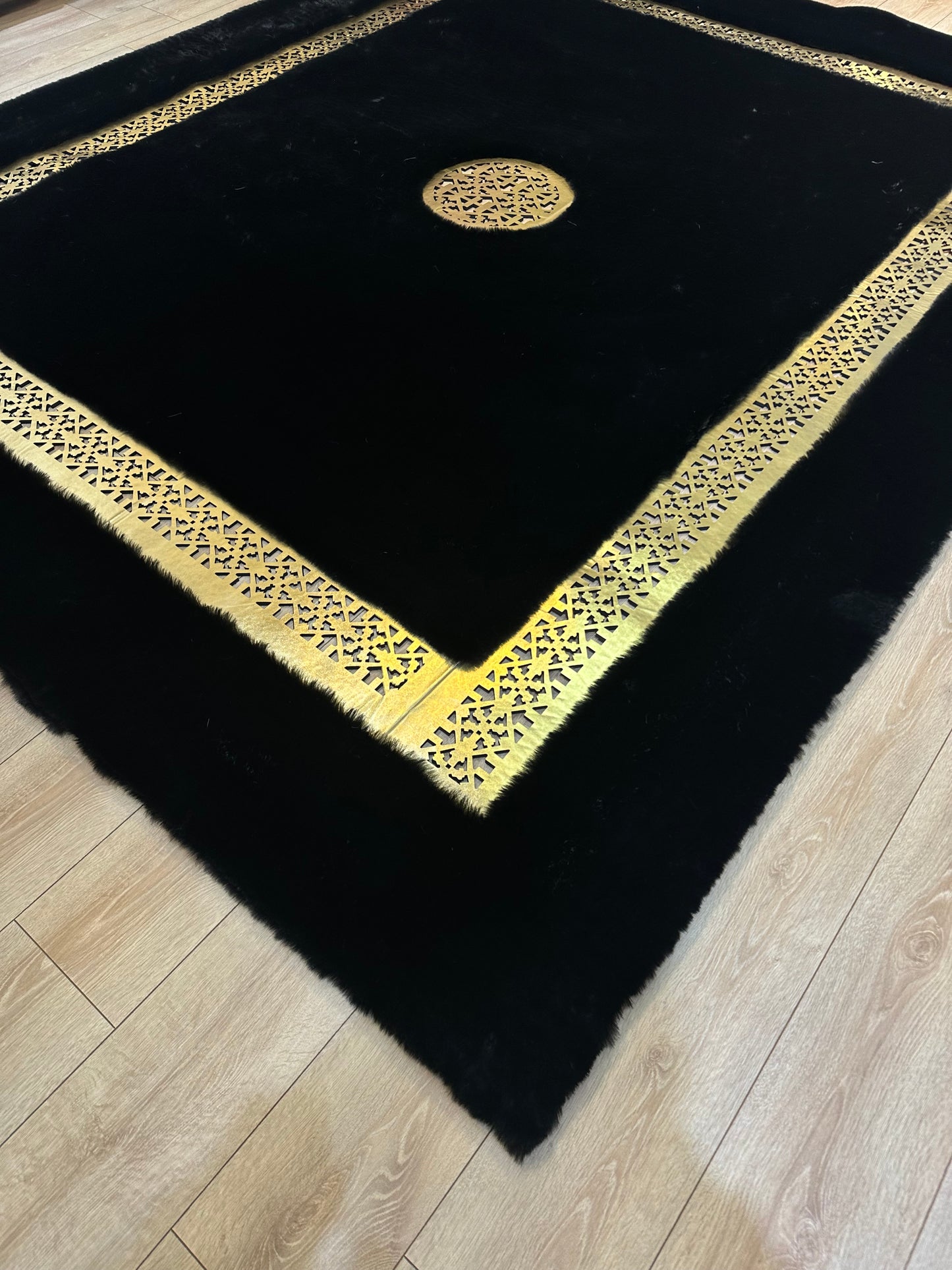 Siyah El yapımı 1. Kalite Peluş Halı - Kaymaz Suet Taban