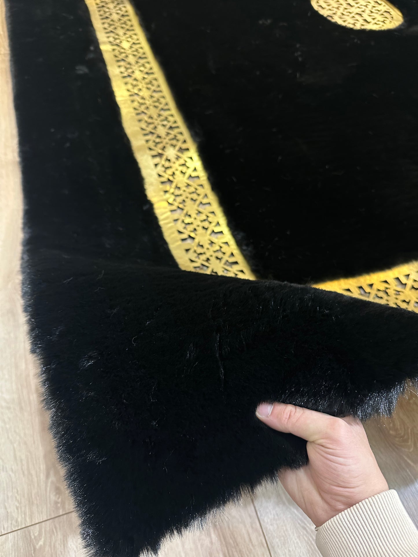 Siyah El yapımı 1. Kalite Peluş Halı - Kaymaz Suet Taban