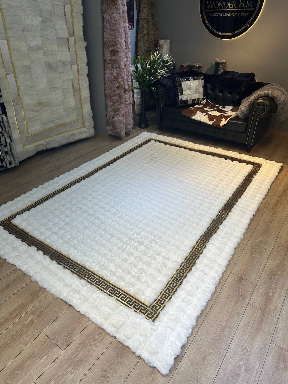 El Yapımı Beyaz Peluş Halı – Yumuşak ve Şık Tasarım