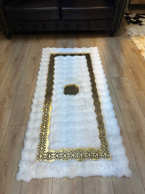 El Yapımı Beyaz Altın Rengi Peluş Halı – Lüks ve Yumuşak Dokunuş