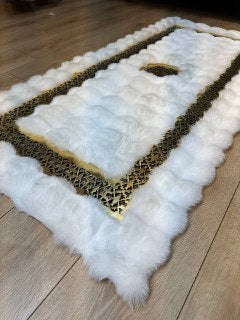 El Yapımı Beyaz Altın Rengi Peluş Halı – Lüks ve Yumuşak Dokunuş