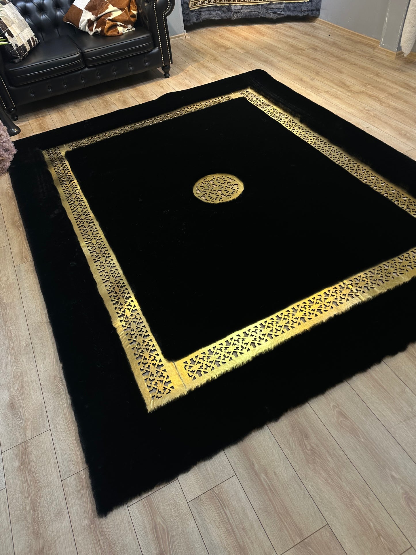 Siyah El yapımı 1. Kalite Peluş Halı - Kaymaz Suet Taban
