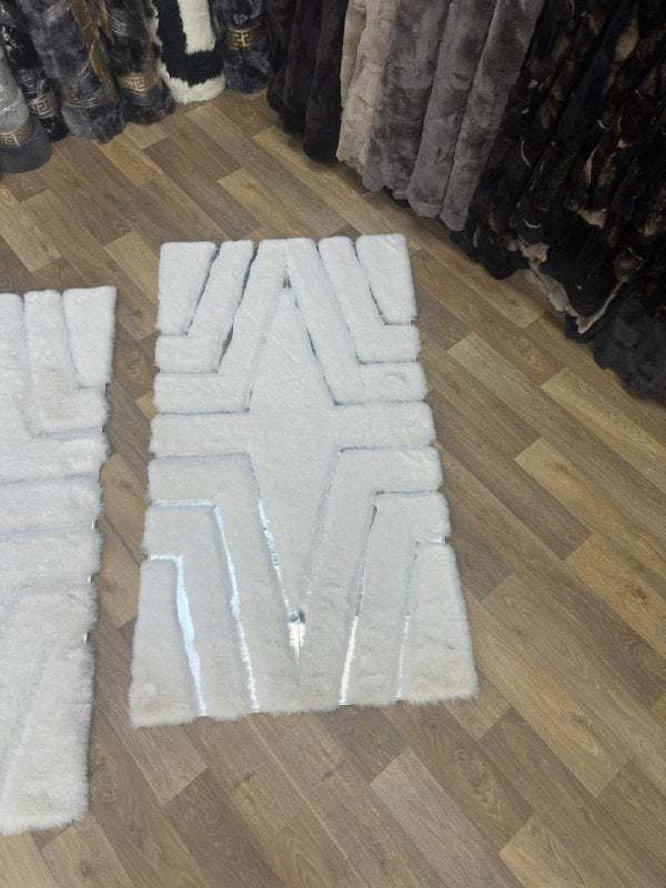 Beyaz Gümüş Lüks Peluş Halı – El Yapımı, Yumuşak ve Işıltılı Tasarım