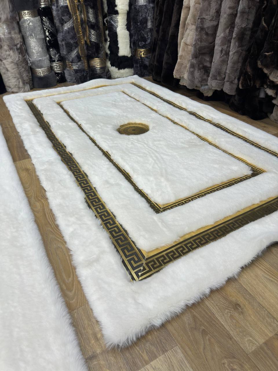 Kalite El Yapımı Beyaz Peluş Halı – Yumuşak ve Şık Tasarım