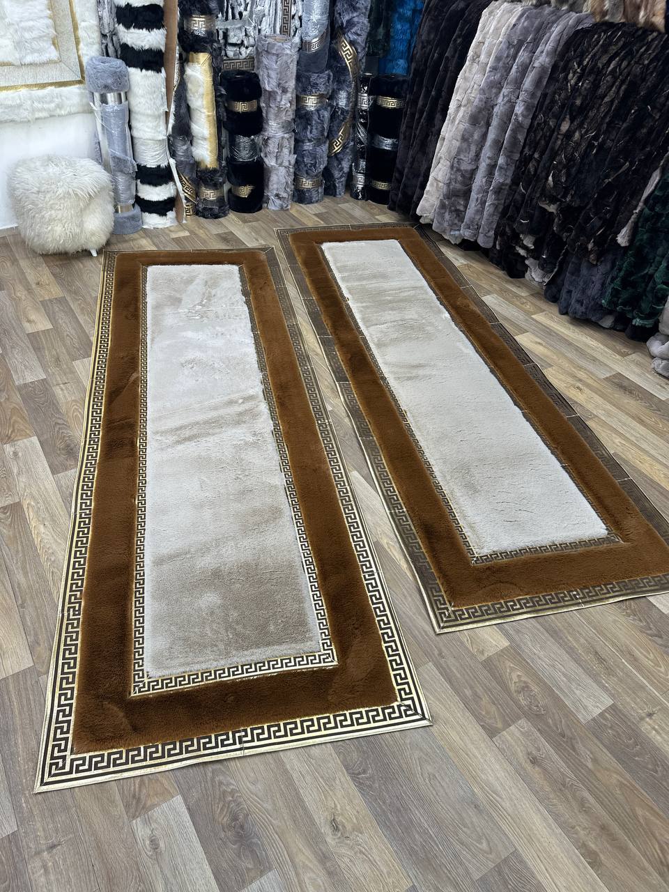 1. Kalite El Yapımı Kahve Bej Peluş Halı – Yumuşak ve Şık Tasarım