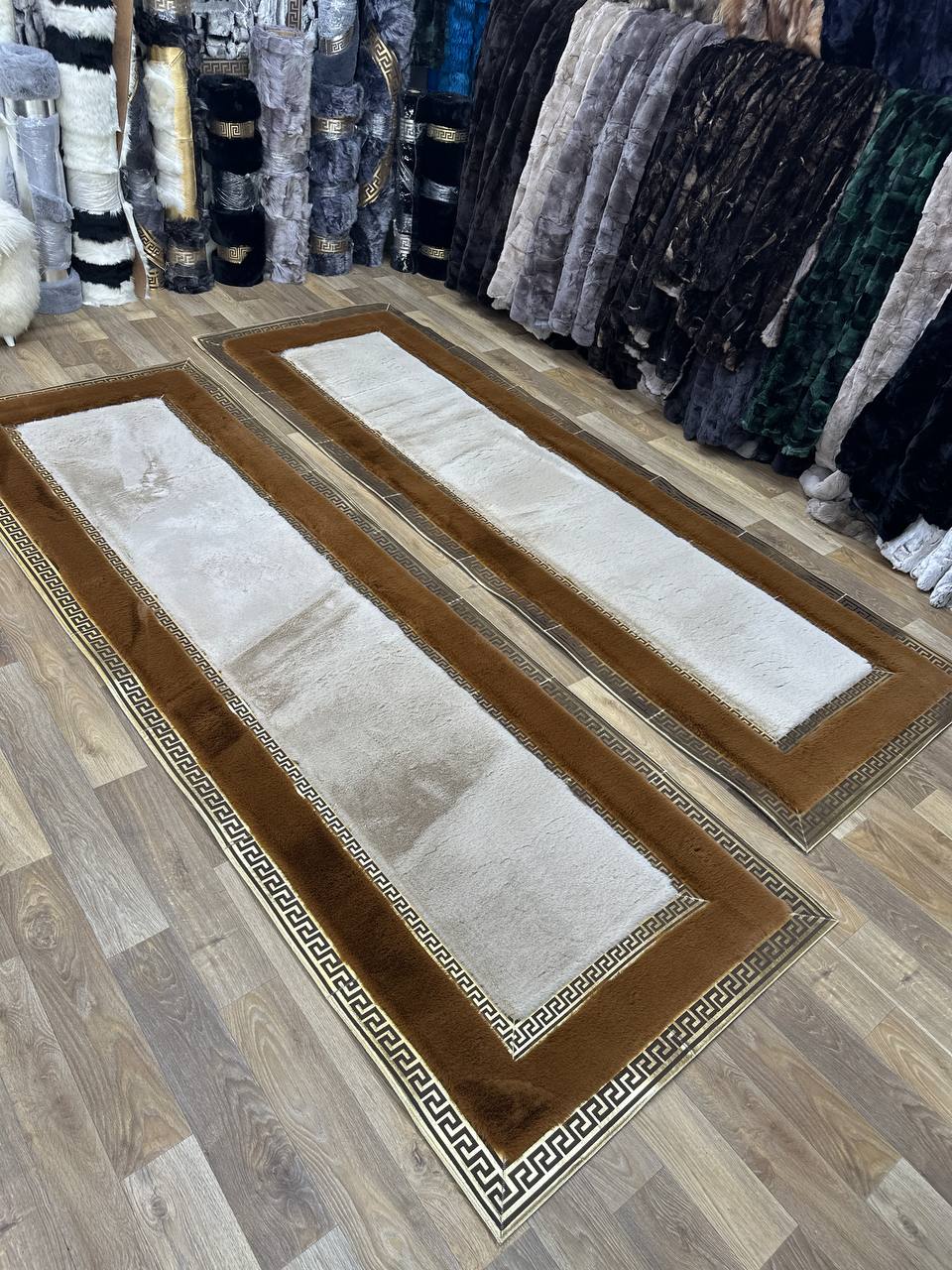 1. Kalite El Yapımı Kahve Bej Peluş Halı – Yumuşak ve Şık Tasarım