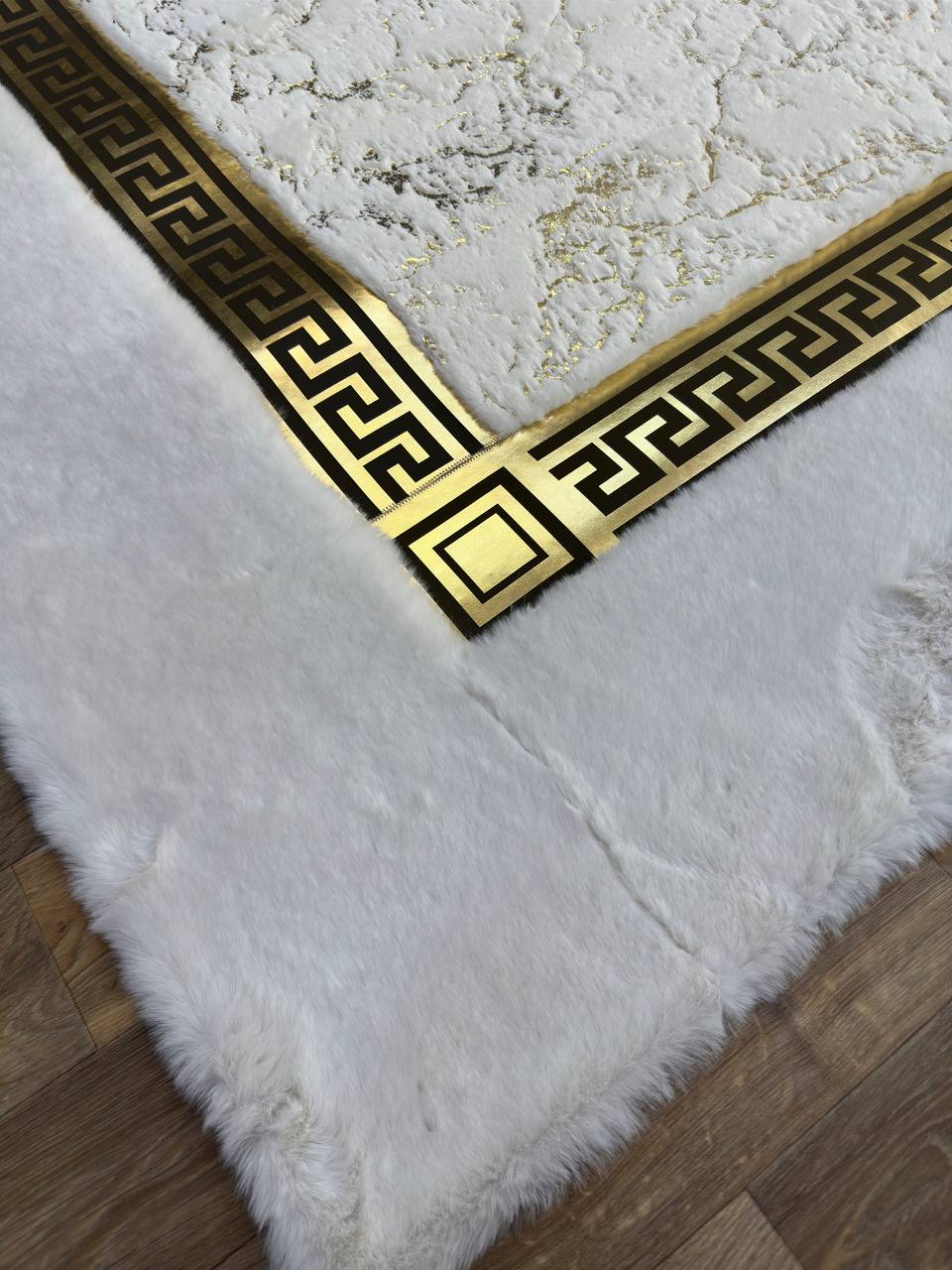 Kalite El Yapımı Beyaz Peluş Halı – Yumuşak ve Şık Tasarım