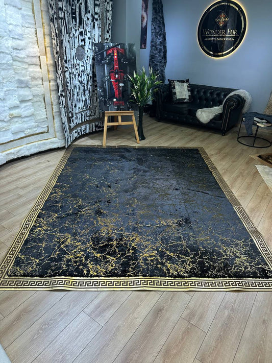 Siyah Altın Detaylı Peluş Halı – 1. Kalite, Yumuşak ve Lüks Tasarım