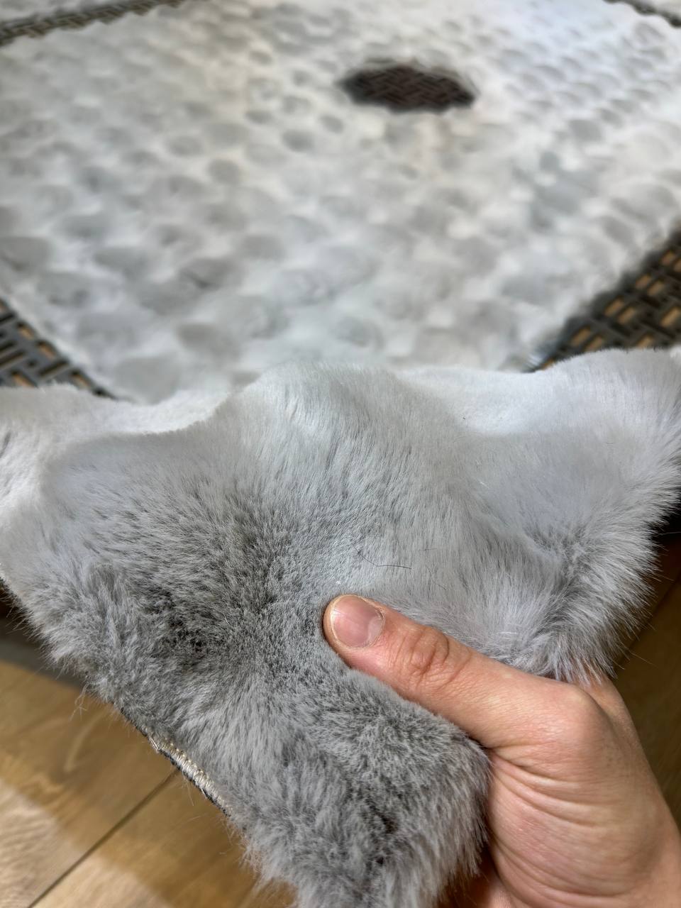1. Kalite Gri Peluş Halı  - Kaymaz Suet Taban
