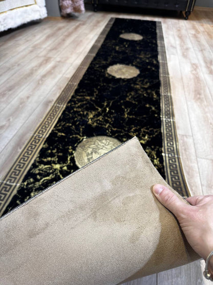 Altın Detaylı Ve Siyah özel Logolu Yolluk Halı – Şık ve Modern Tasarım