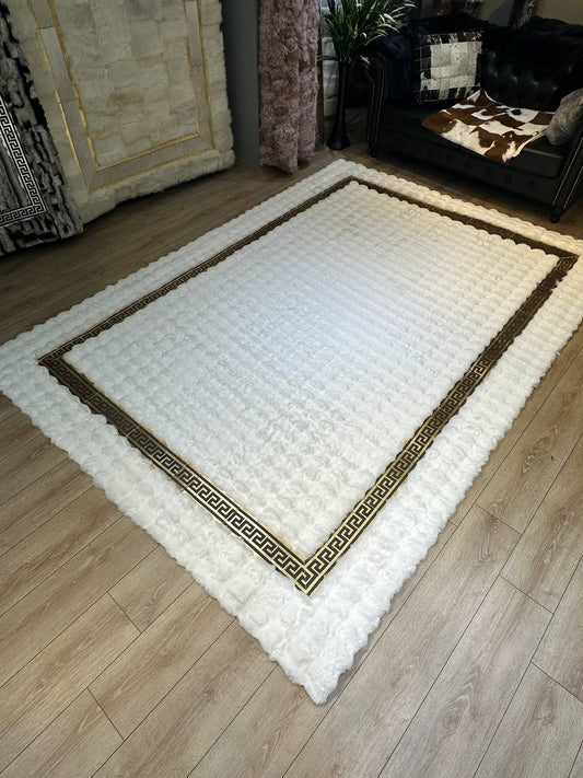 El Yapımı Beyaz Peluş Halı – Yumuşak ve Şık Tasarım