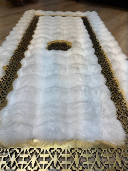 El Yapımı Beyaz Altın Rengi Peluş Halı – Lüks ve Yumuşak Dokunuş
