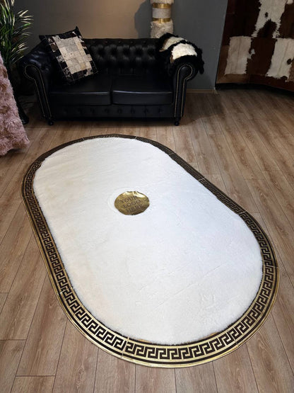 El Yapımı Beyaz Altın Rengi Peluş Halı – Yumuşak ve Şık Tasarım