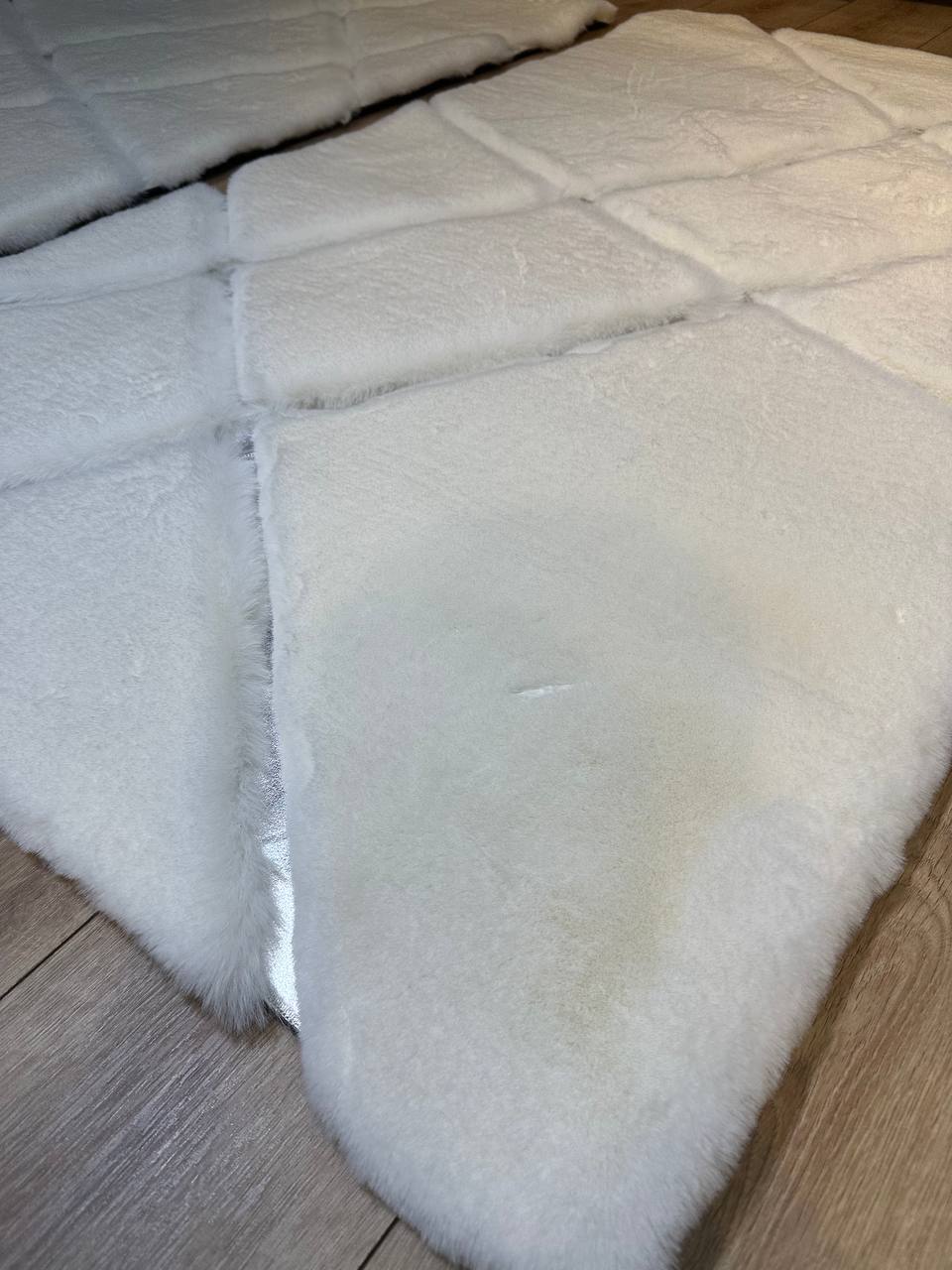 El Yapımı Beyaz Peluş Halı – Yumuşak ve Şık Tasarım