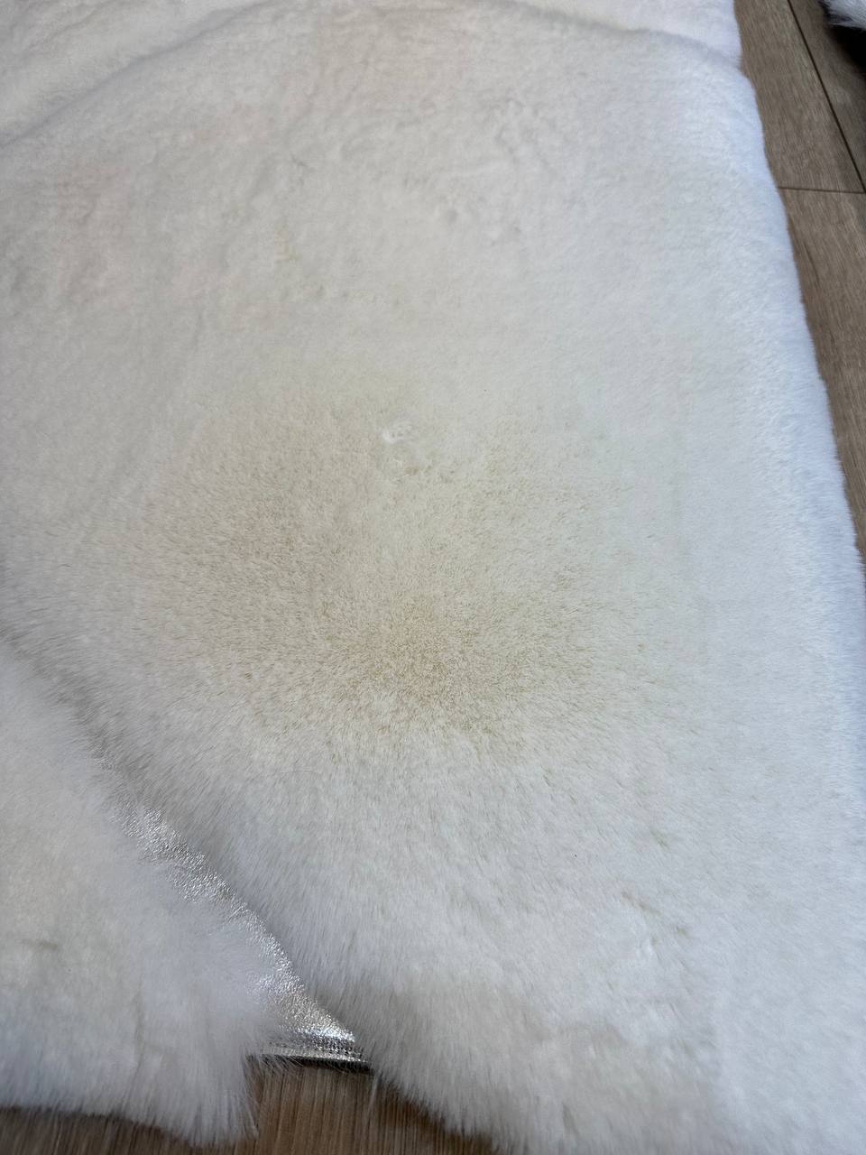 El Yapımı Beyaz Peluş Halı – Yumuşak ve Şık Tasarım