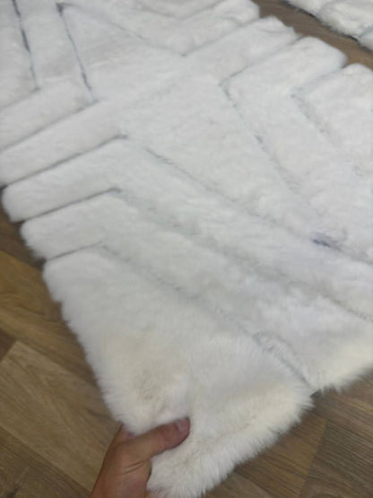 Beyaz Gümüş Lüks Peluş Halı – El Yapımı, Yumuşak ve Işıltılı Tasarım