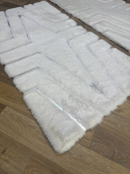 Beyaz Gümüş Lüks Peluş Halı – El Yapımı, Yumuşak ve Işıltılı Tasarım
