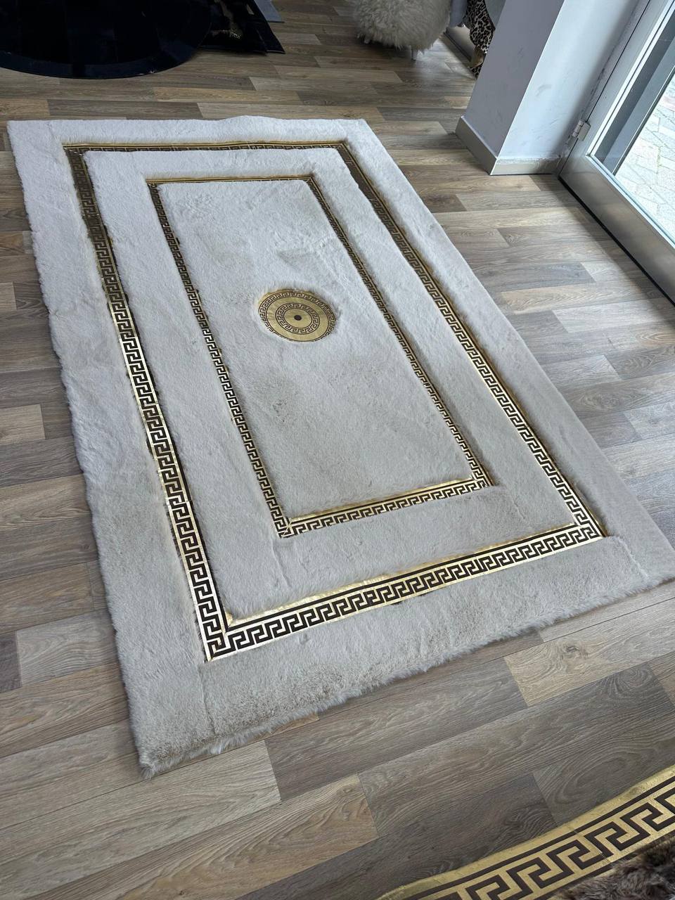 Kalite El Yapımı Beyaz Peluş Halı – Yumuşak ve Şık Tasarım (Copy)