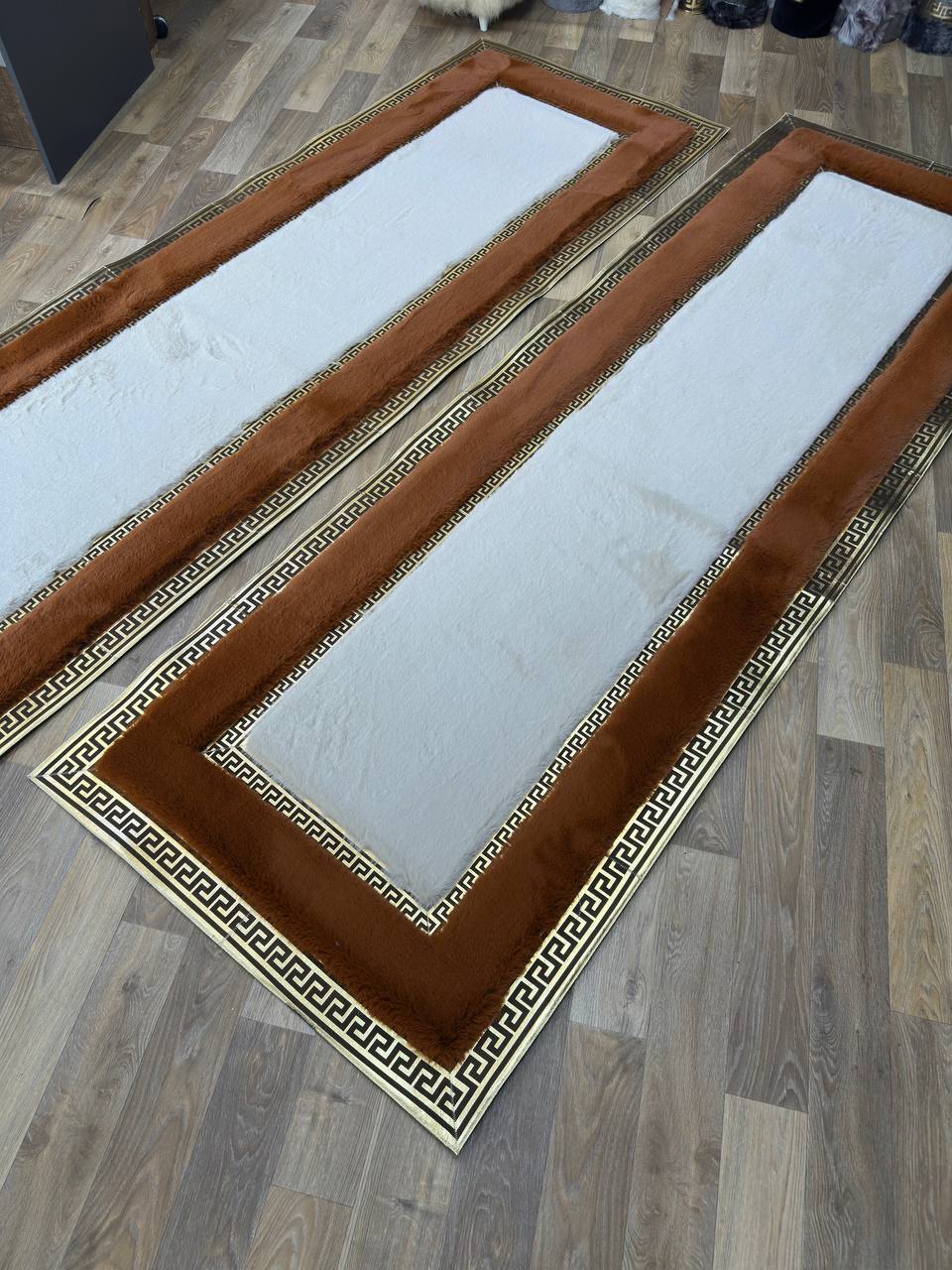 1. Kalite El Yapımı Kahve Beyaz Peluş Halı – Yumuşak ve Şık Tasarım