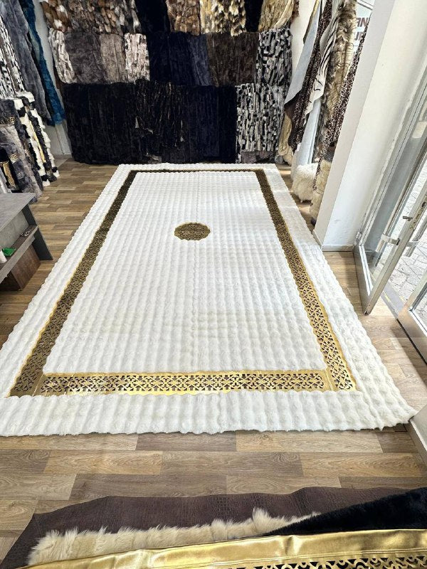 Beyaz Altın Lüks Peluş Halı – El Yapımı, Yumuşak ve Işıltılı Tasarım