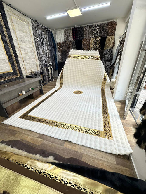 Beyaz Altın Lüks Peluş Halı – El Yapımı, Yumuşak ve Işıltılı Tasarım