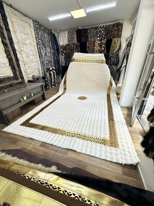 Beyaz Altın Lüks Peluş Halı – El Yapımı, Yumuşak ve Işıltılı Tasarım